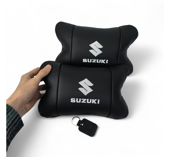 Набор кожаных подушек Suzuki с вышивкой логотипа + брелок в подарок для авто
