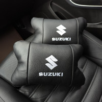Набір шкіряних подушок Suzuki з вишивкою логотипу + брелок у подарунок для авто