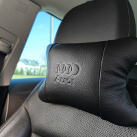 Набір шкіряних подушок Audi + брелок у подарунок, подушки на підголовник у авто